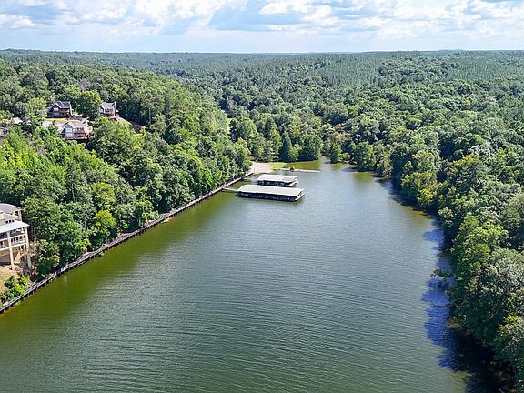 5th image of Rivertrace Dr