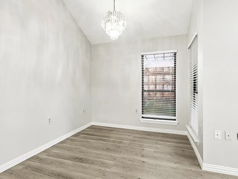 3251 Bellville Dr — Photo 3