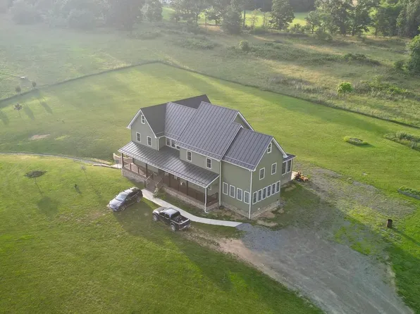 1924 Winding Ln, Maysville, WV 26833