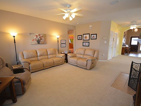 2nd image of 215 Colony Lake Ln