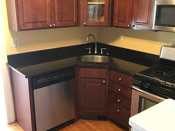 3rd image of 6827 N Northwest Hwy APT 2