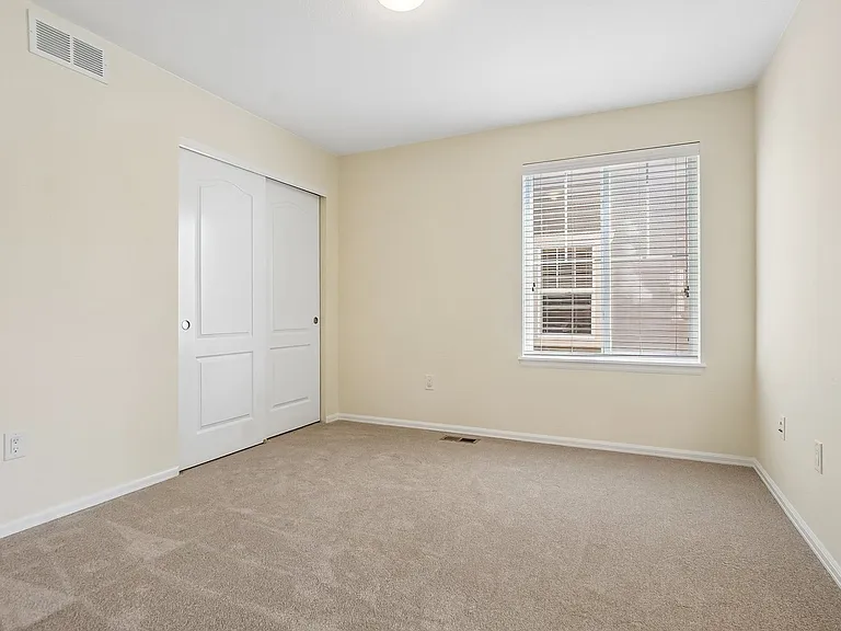 15017 Chicago St — Photo 37
