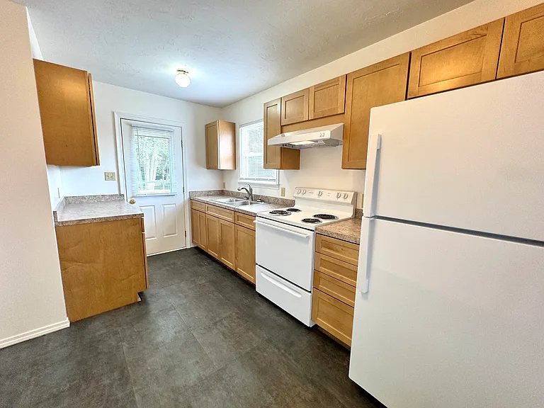 4 Lilac Ct - Kitchen