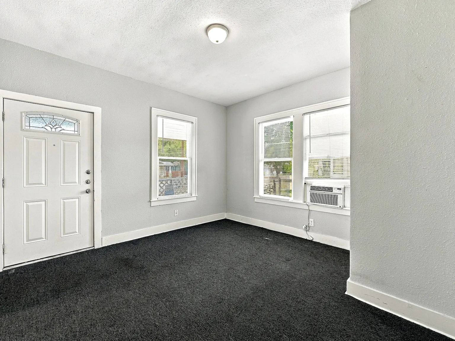 1114 Gibbs Street - 1 — Photo 3