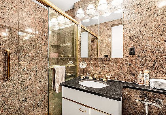 3rd image of 140 E 56th St APT 10A