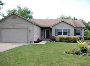1514 Cussewago Dr, Fenton, MI 48430