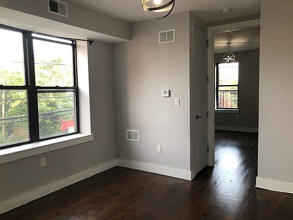 3rd image of 615 Bramhall Ave #27E