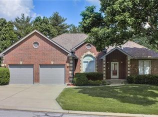 1209 SW Wintergreen Ln, Blue Springs, MO 64015
