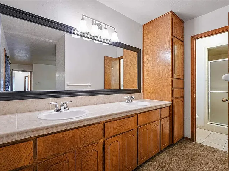 406 Shady Lane Dr — Photo 11