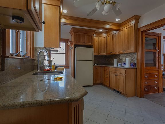 4th image of 14 Vanness Rd