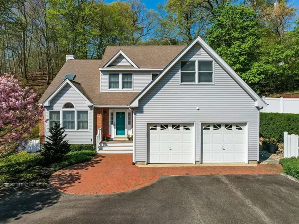 85 Lone Oak Drive, Centerport, NY 11721