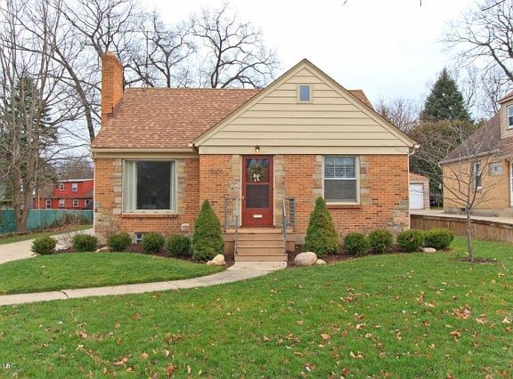 4th image of 2606 Oakwood Ave NE
