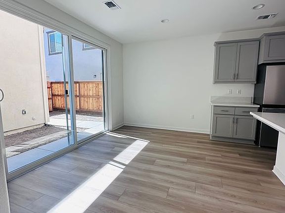 2nd image of 2590 Garden Farms Ave
