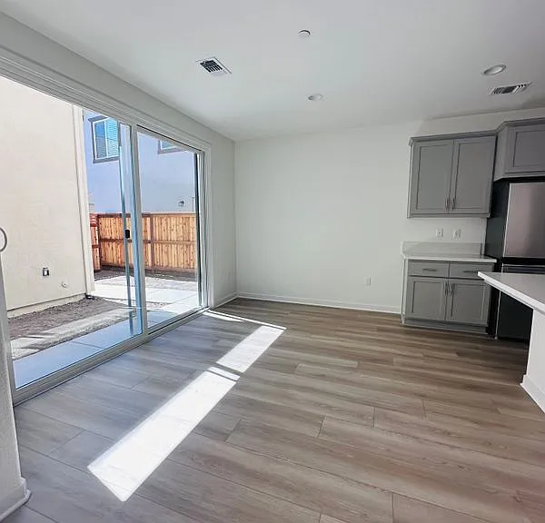 2590 Garden Farms Ave — Photo 2