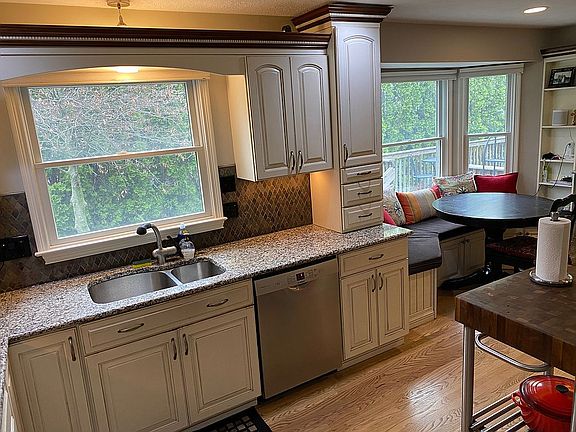 5th image of 3414 Parkside Dr