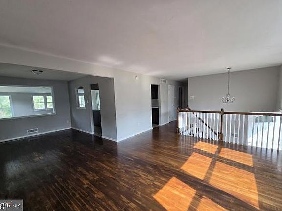 4th image of 1946 Birchwood Park Dr N