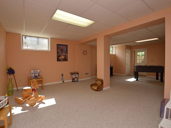 4th image of 8275 Grey Fox Dr