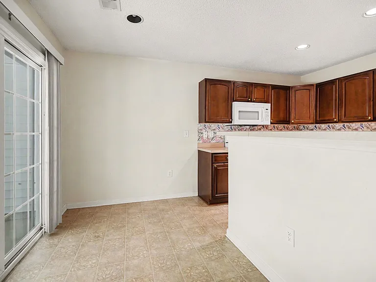 1043 Penny Ln — Photo 16