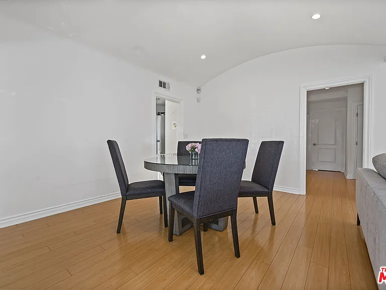 232 S Crescent Dr — Photo 2