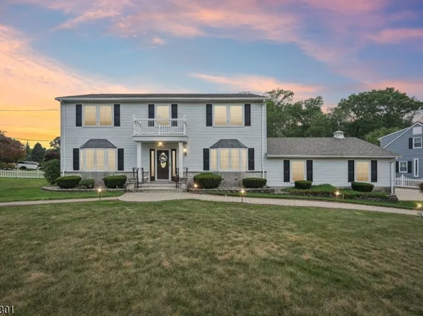 17 Mayhew Dr, Fairfield Twp., NJ 07004