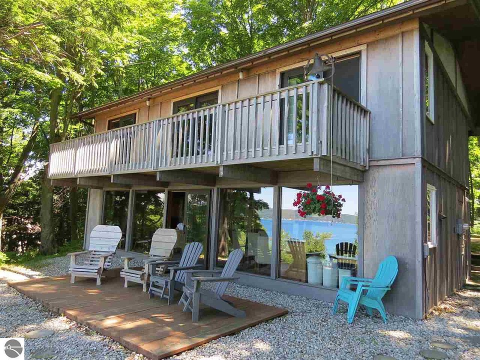 1st image of 623 Shorewood Dr