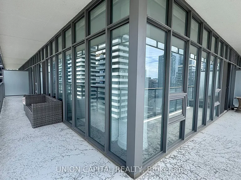 33 Charles St E #2807 — Photo 11