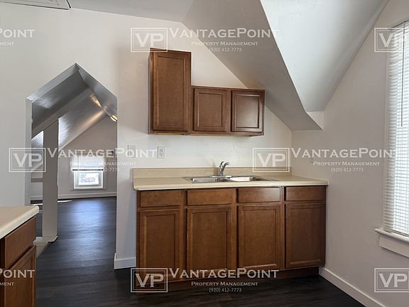 4th image of 122 1/2 Woodlawn Ave