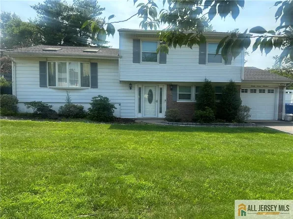 2700 Dover St, Piscataway, NJ 08854