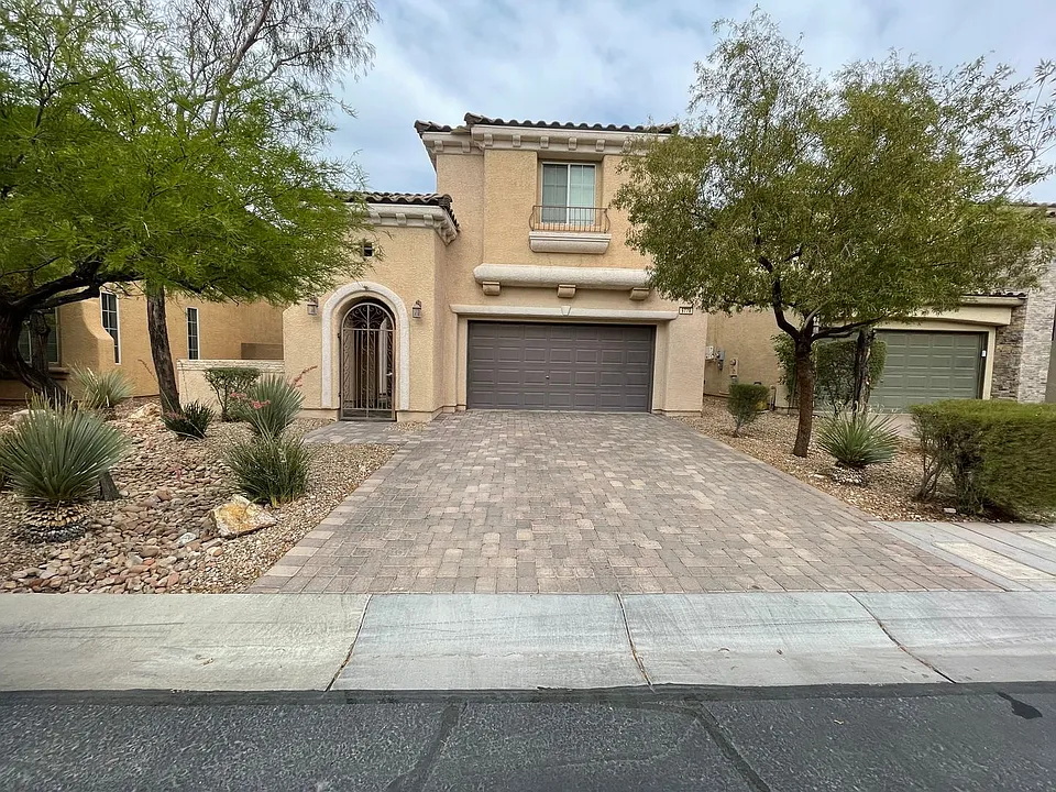 9778 Twin Ponds Ct