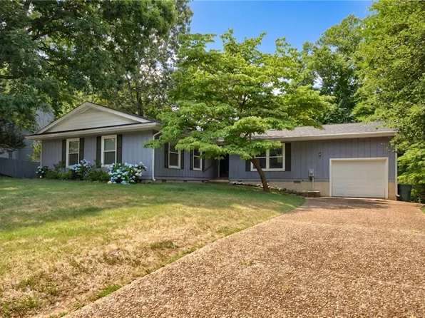 208 Captains Ln, Newport News, VA 23602