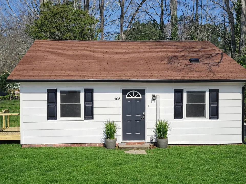 405 Blyth Rd
