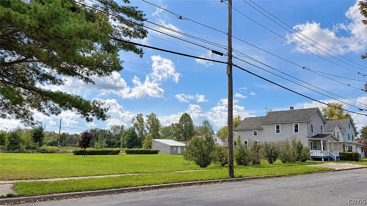 3 bed, 1.0 bath, 780 sqft, $1,400 — Photo 3