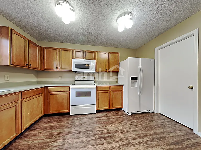 786 Hickory Pine Dr — Photo 3