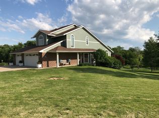 917 Fox Run Dr, Oskaloosa, IA 52577