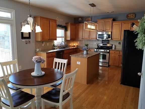 Gourmet Kitchen with island