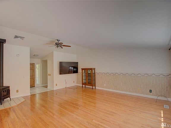 5th image of 5913 78th Ave NE