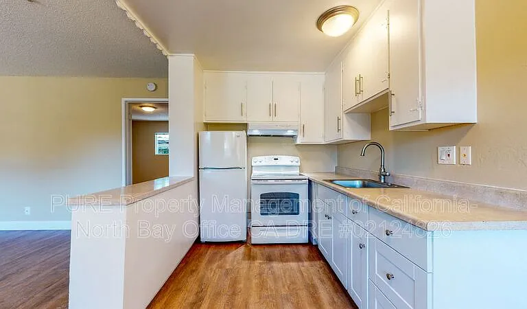 555 Dexter St #I — Photo 2