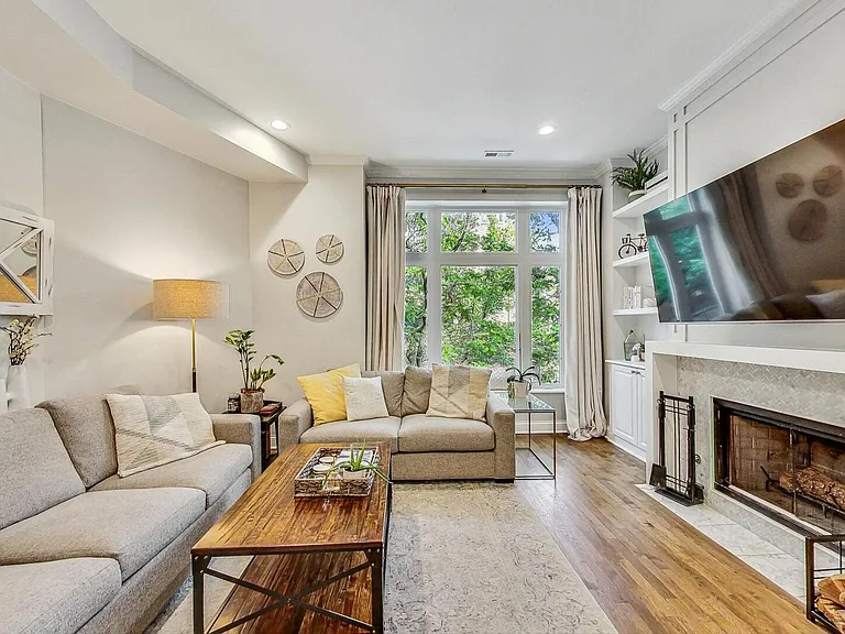 520 N Noble St #2S — Photo 3