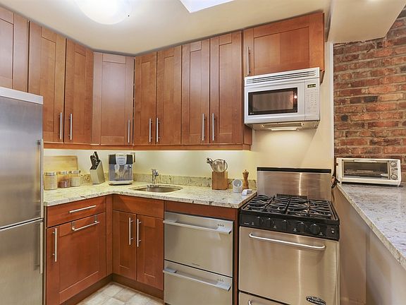 4th image of 314 W 56th St APT 6B