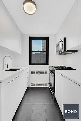 Sold by Bond New York | media 4