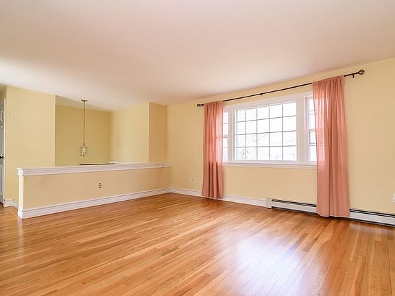 3rd image of 7 Gregory Ln