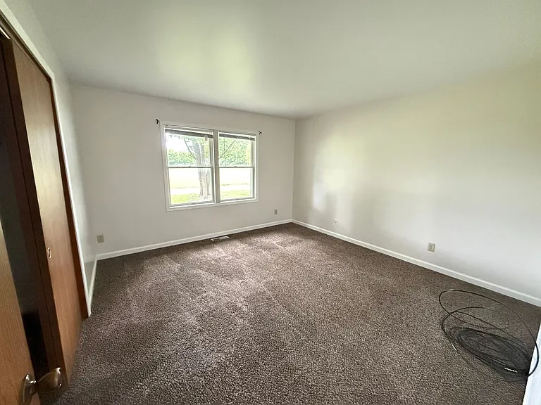 8694-8696 N Stoney Lake Rd — Photo 14