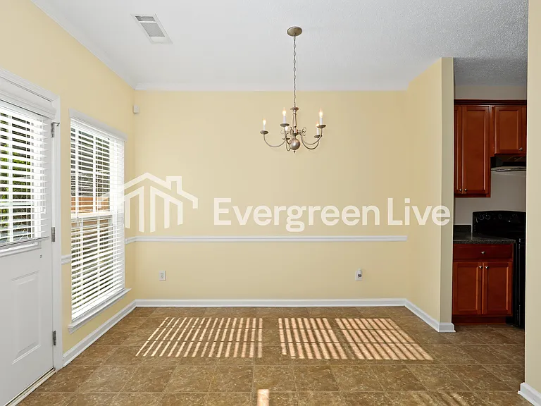 240 Shenandoah Dr — Photo 10