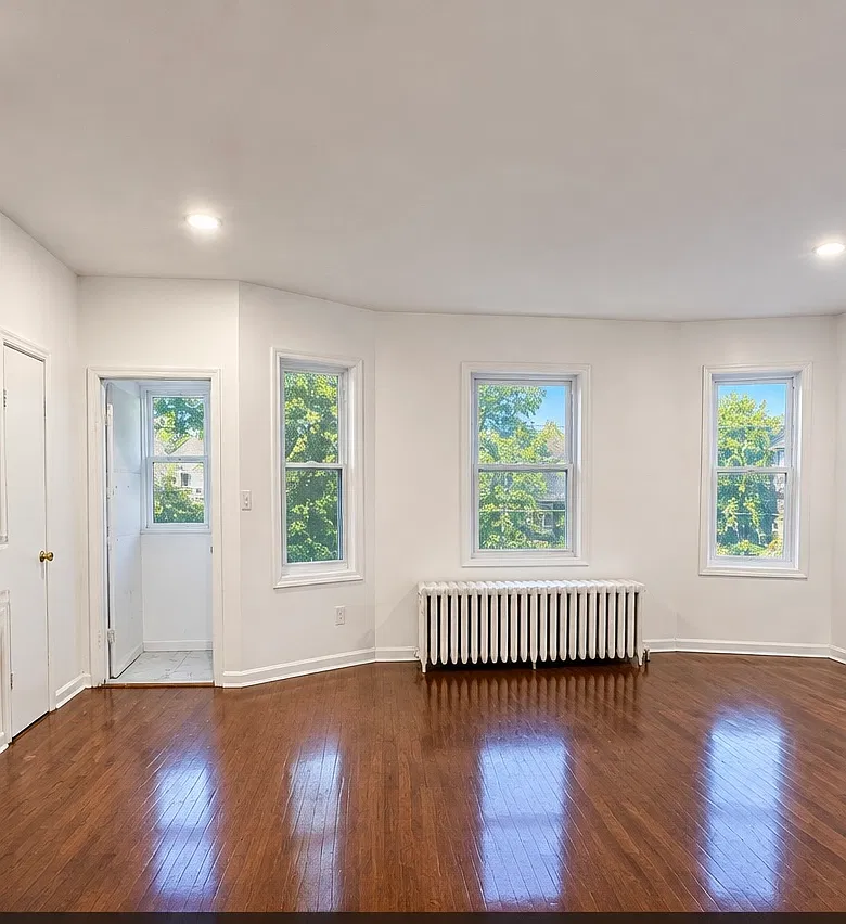 281 Myrtle Ave — Photo 1