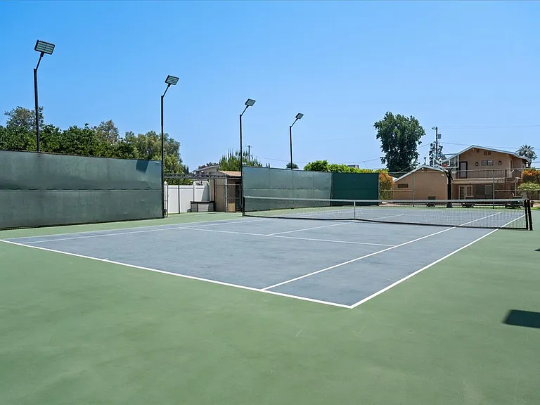 6443 Matilija Ave — Photo 29