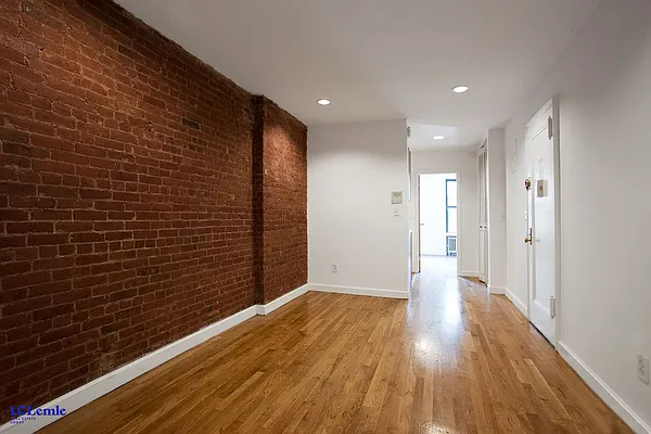 Rented by LC Lemle Real Estate Group | media 10