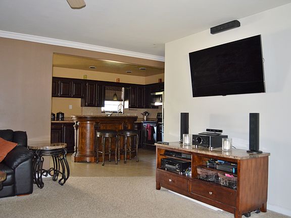4th image of 105 S Bouziden Dr