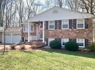 6022 Lamont Ct, Springfield, VA 22152
