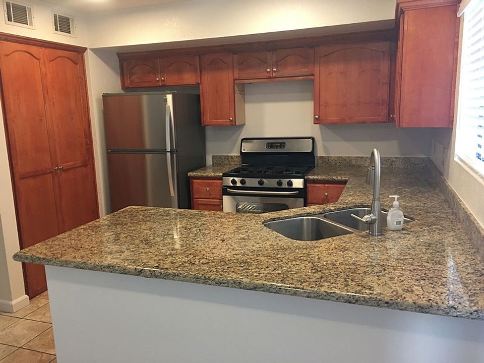 1st image of 220 E Grant St Unit 60