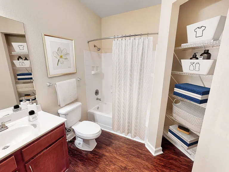 Full Bathroom View